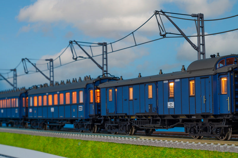 Marklin K.Bay.StsB Expresss Train Passenger Car set to be modified for DC 2-rail system.