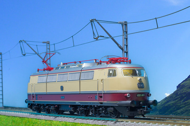 New Arrivals 新到產品: ESU E03/103, Ae6/6 Green Electric Locomotives.