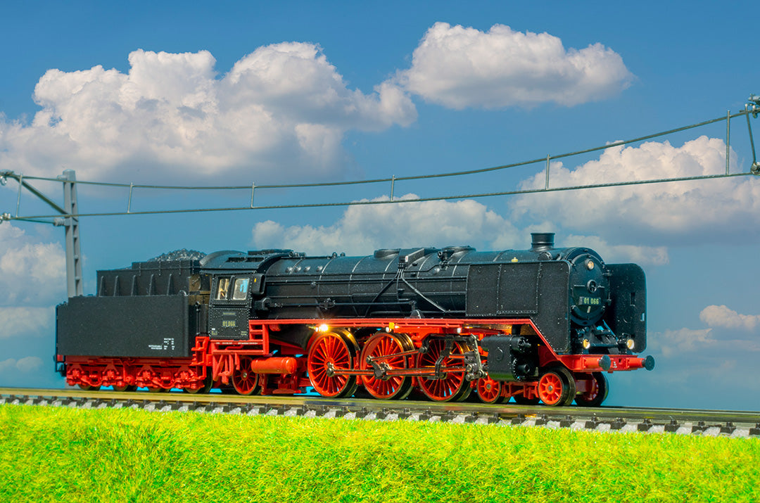 Minitrix 16016, BR01 Steam locomotive.