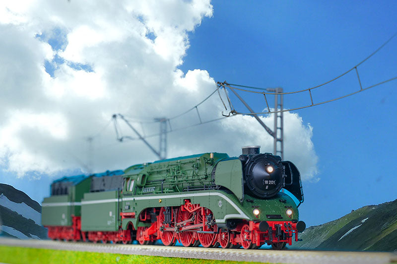 Trix HO BR18 201 Steam Locomotive