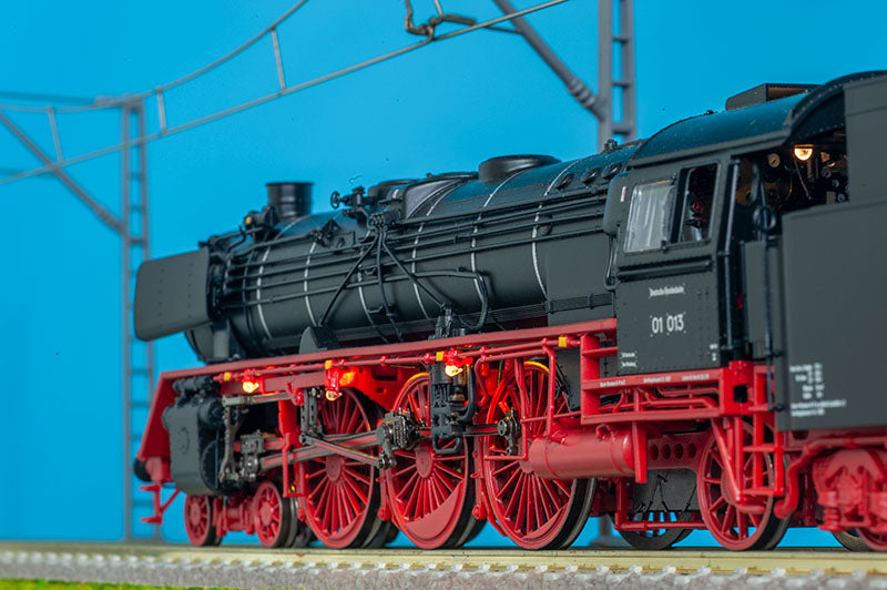 Brawa HO BR01 008 and BR01 013 Steam Locomotives