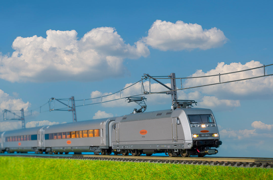 Minitrix Club Model. BR101 Electric locomotive + 7 coaches with digital controlled interior lights.