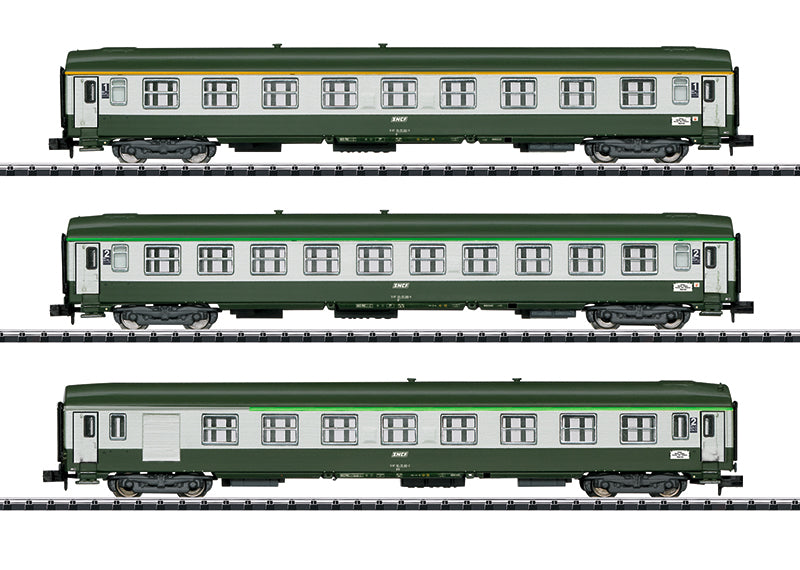 Minitrix - Article No. 15372 "Orient Express" Express Train Passenger Car Set