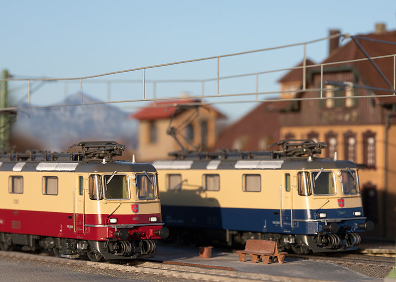 Trix H0 - Article No. 25100 Class Re 421 Double Electric Locomotive Set